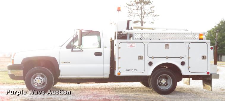 image for item DE5040 2003 Chevrolet Silverado 3500 utility bed pickup truck