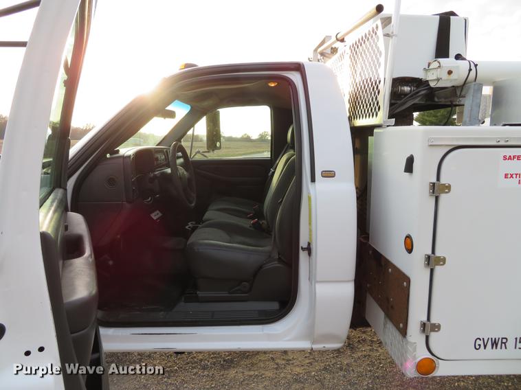 image for item DE5040 2003 Chevrolet Silverado 3500 utility bed pickup truck