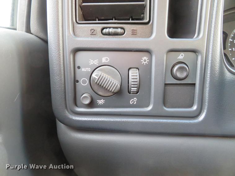 image for item DE5040 2003 Chevrolet Silverado 3500 utility bed pickup truck