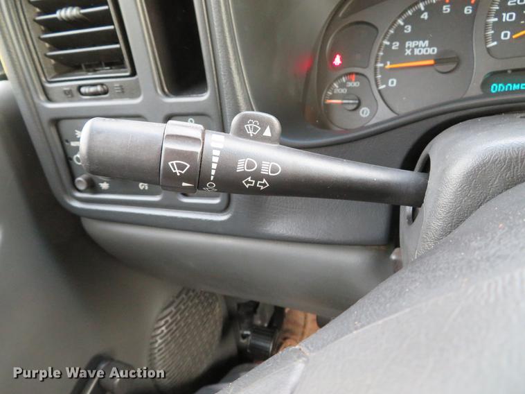 image for item DE5040 2003 Chevrolet Silverado 3500 utility bed pickup truck