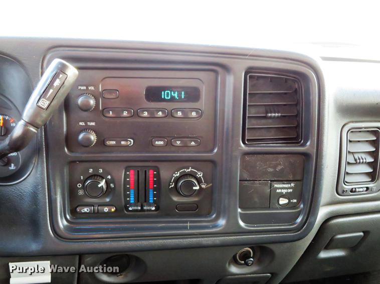 image for item DE5040 2003 Chevrolet Silverado 3500 utility bed pickup truck