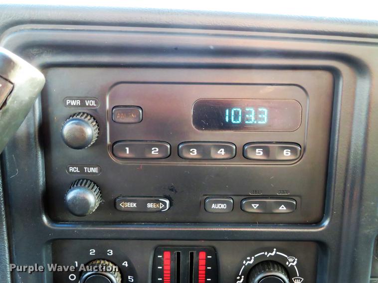 image for item DE5040 2003 Chevrolet Silverado 3500 utility bed pickup truck