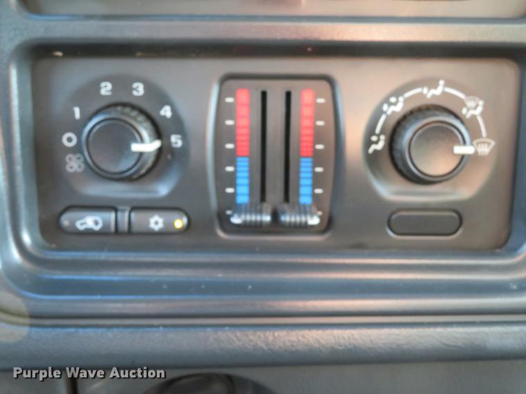 image for item DE5040 2003 Chevrolet Silverado 3500 utility bed pickup truck