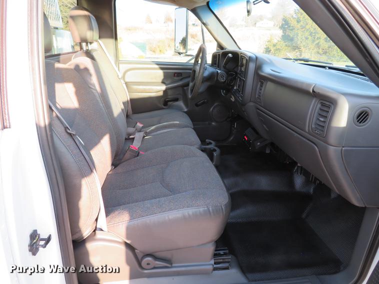 image for item DE5040 2003 Chevrolet Silverado 3500 utility bed pickup truck