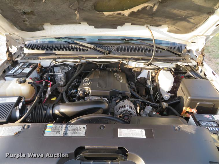 image for item DE5040 2003 Chevrolet Silverado 3500 utility bed pickup truck