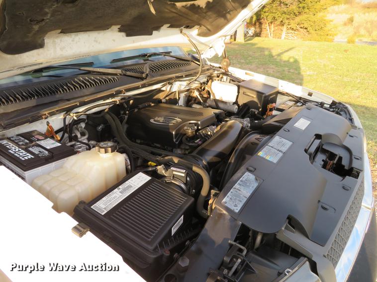 image for item DE5040 2003 Chevrolet Silverado 3500 utility bed pickup truck