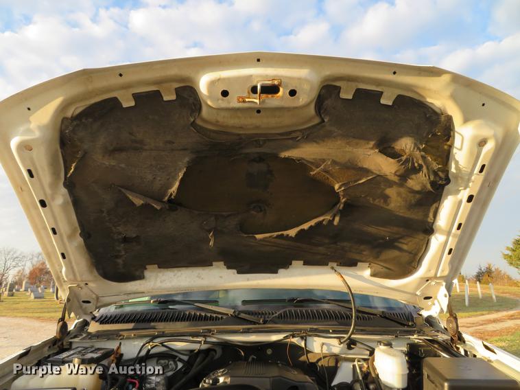 image for item DE5040 2003 Chevrolet Silverado 3500 utility bed pickup truck