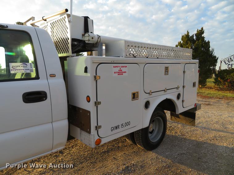 image for item DE5040 2003 Chevrolet Silverado 3500 utility bed pickup truck