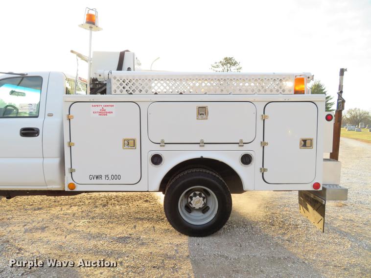 image for item DE5040 2003 Chevrolet Silverado 3500 utility bed pickup truck