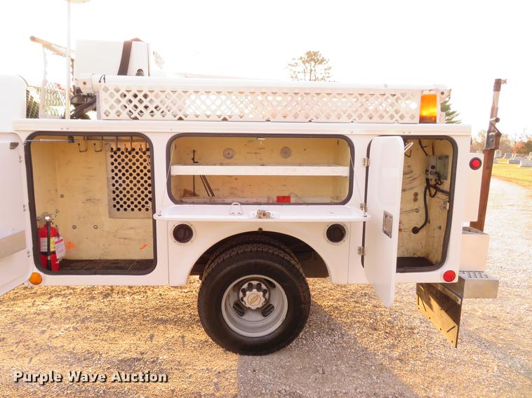 image for item DE5040 2003 Chevrolet Silverado 3500 utility bed pickup truck