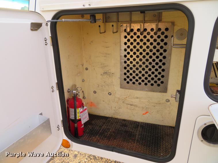 image for item DE5040 2003 Chevrolet Silverado 3500 utility bed pickup truck