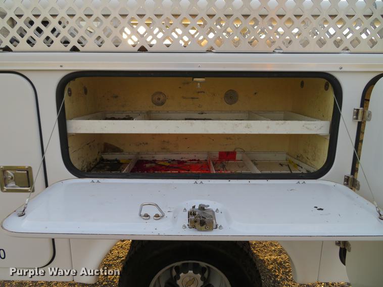 image for item DE5040 2003 Chevrolet Silverado 3500 utility bed pickup truck