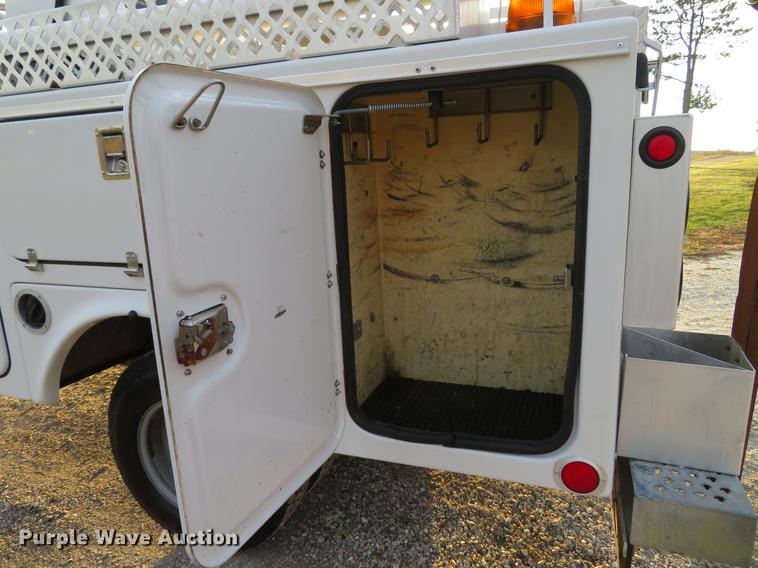 image for item DE5040 2003 Chevrolet Silverado 3500 utility bed pickup truck