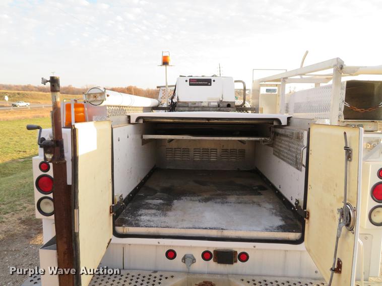 image for item DE5040 2003 Chevrolet Silverado 3500 utility bed pickup truck