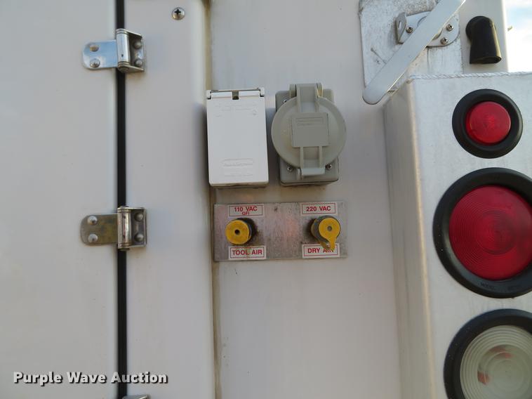 image for item DE5040 2003 Chevrolet Silverado 3500 utility bed pickup truck