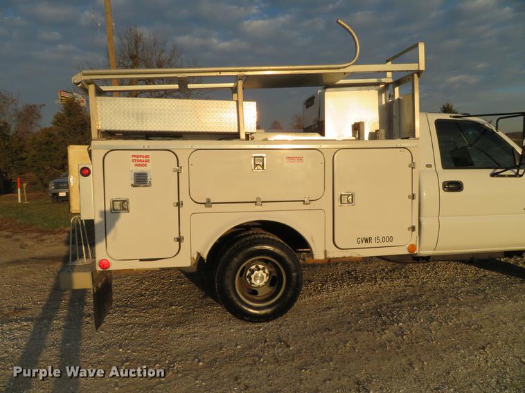 image for item DE5040 2003 Chevrolet Silverado 3500 utility bed pickup truck