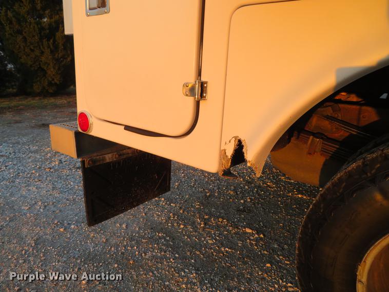 image for item DE5040 2003 Chevrolet Silverado 3500 utility bed pickup truck