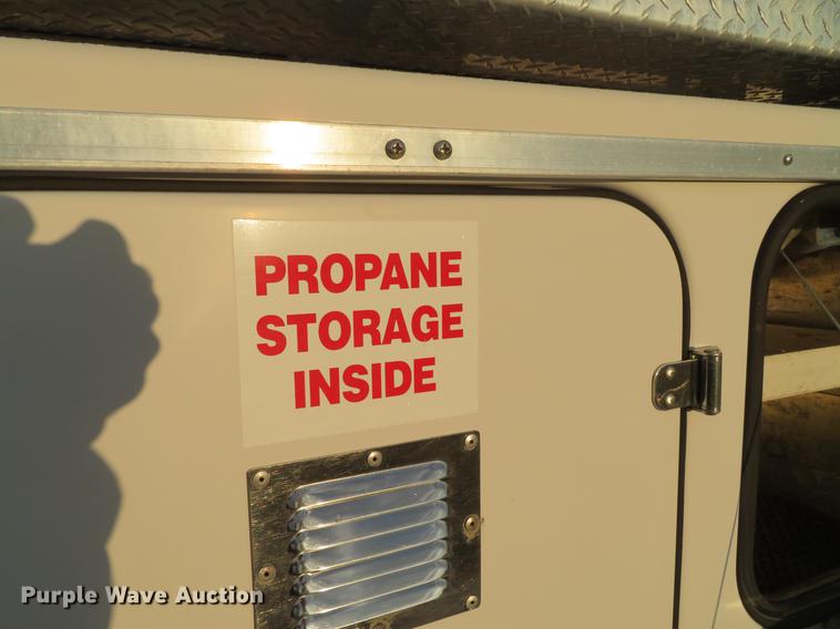 image for item DE5040 2003 Chevrolet Silverado 3500 utility bed pickup truck