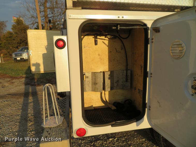 image for item DE5040 2003 Chevrolet Silverado 3500 utility bed pickup truck