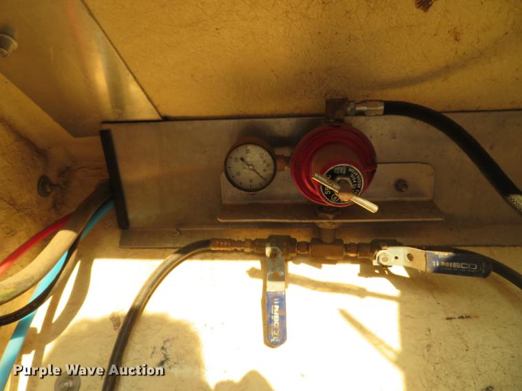 image for item DE5040 2003 Chevrolet Silverado 3500 utility bed pickup truck