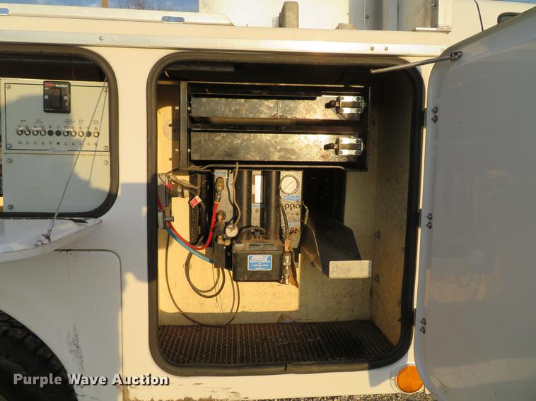 image for item DE5040 2003 Chevrolet Silverado 3500 utility bed pickup truck