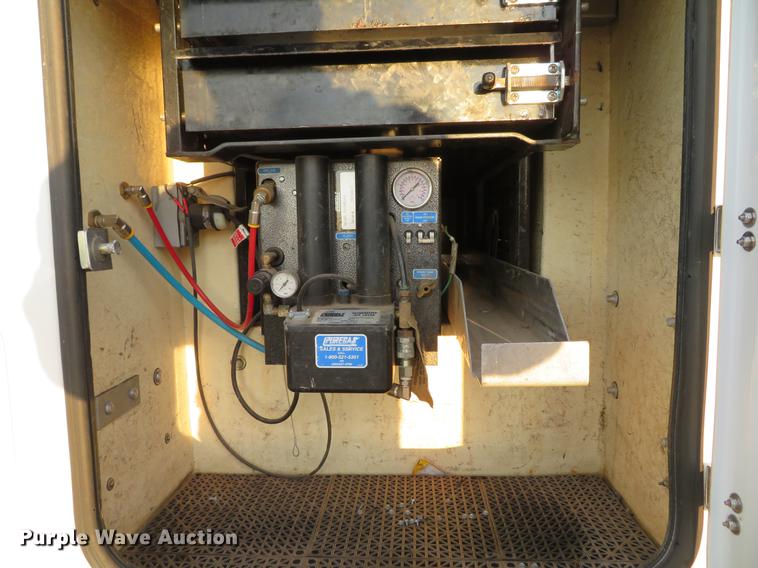 image for item DE5040 2003 Chevrolet Silverado 3500 utility bed pickup truck