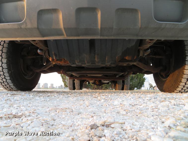 image for item DE5040 2003 Chevrolet Silverado 3500 utility bed pickup truck