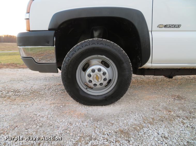 image for item DE5040 2003 Chevrolet Silverado 3500 utility bed pickup truck