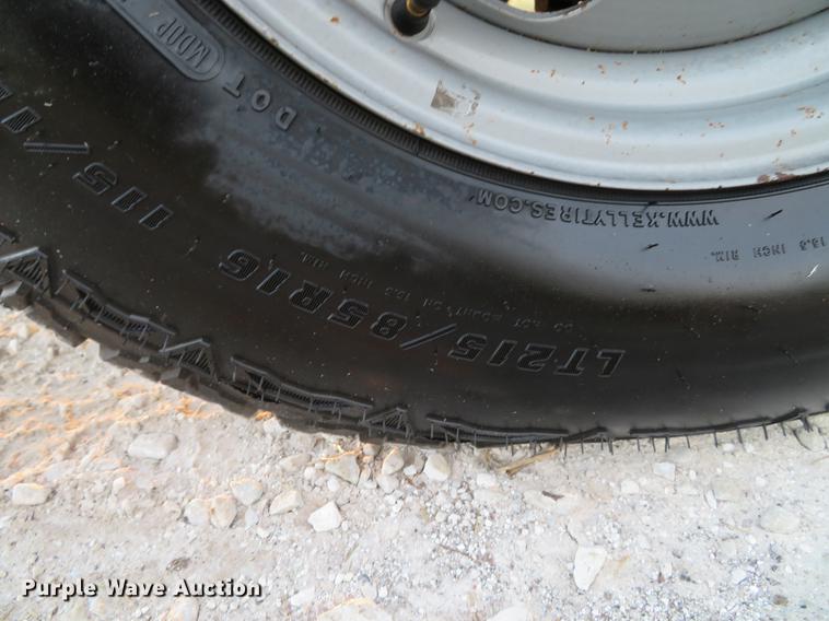 image for item DE5040 2003 Chevrolet Silverado 3500 utility bed pickup truck