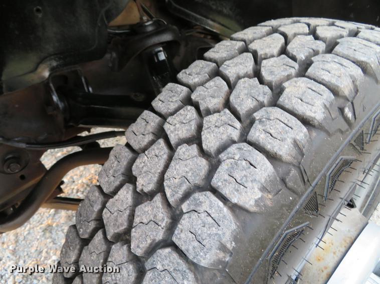 image for item DE5040 2003 Chevrolet Silverado 3500 utility bed pickup truck