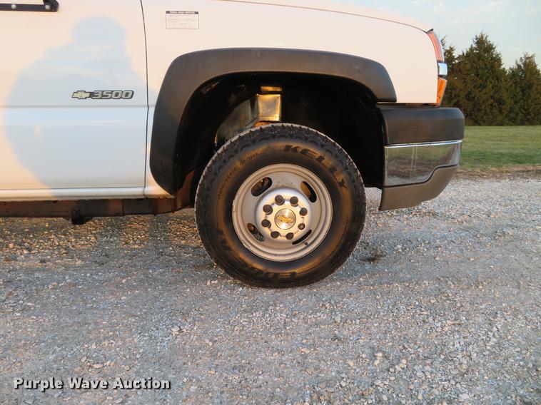 image for item DE5040 2003 Chevrolet Silverado 3500 utility bed pickup truck