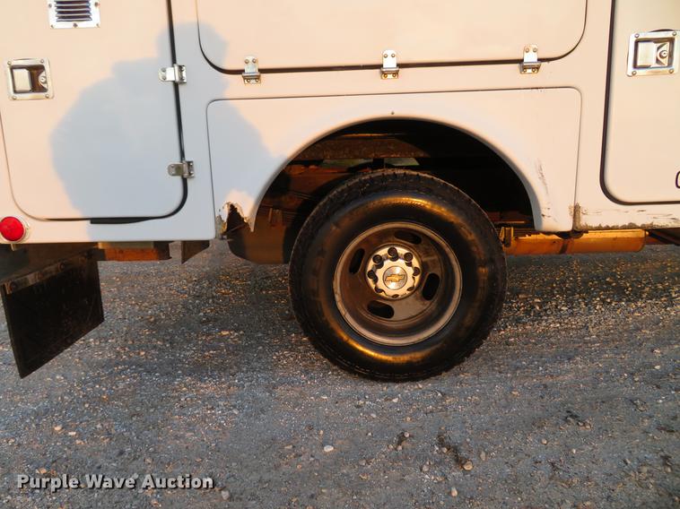 image for item DE5040 2003 Chevrolet Silverado 3500 utility bed pickup truck