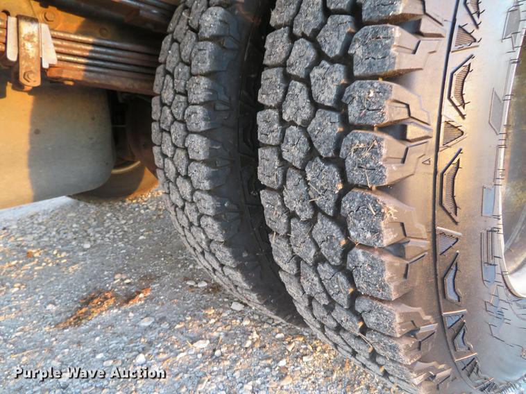 image for item DE5040 2003 Chevrolet Silverado 3500 utility bed pickup truck