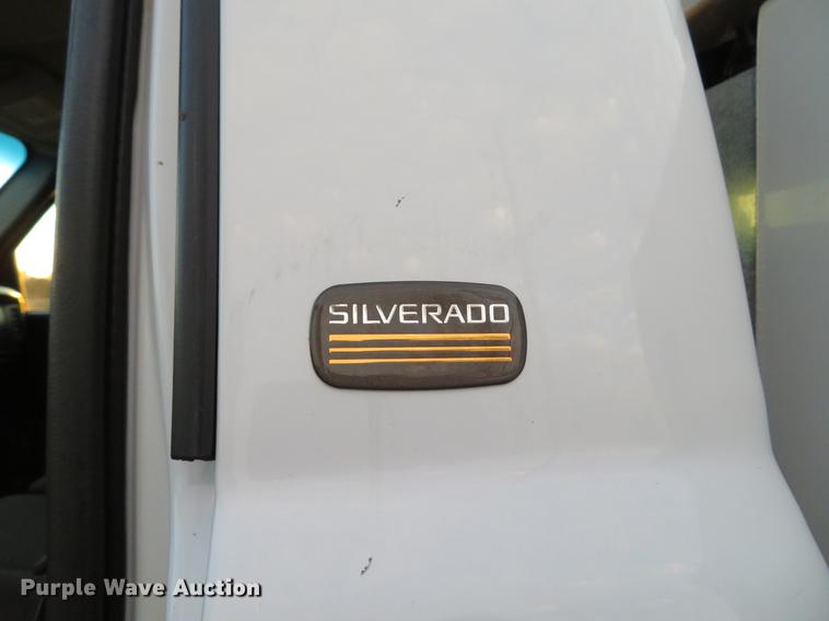 image for item DE5040 2003 Chevrolet Silverado 3500 utility bed pickup truck