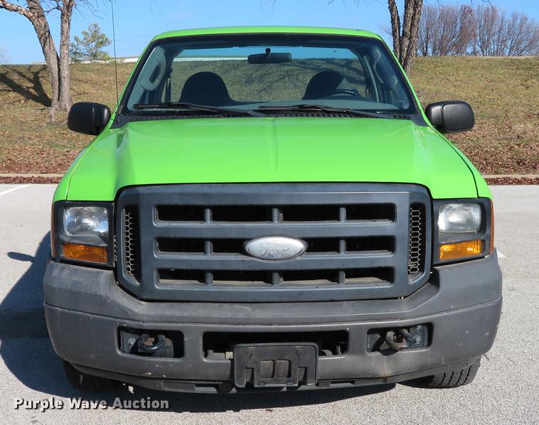 image for item DE5046 2006 Ford F250 Super Duty XL pickup truck