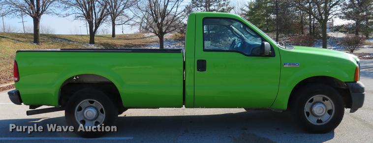 image for item DE5046 2006 Ford F250 Super Duty XL pickup truck