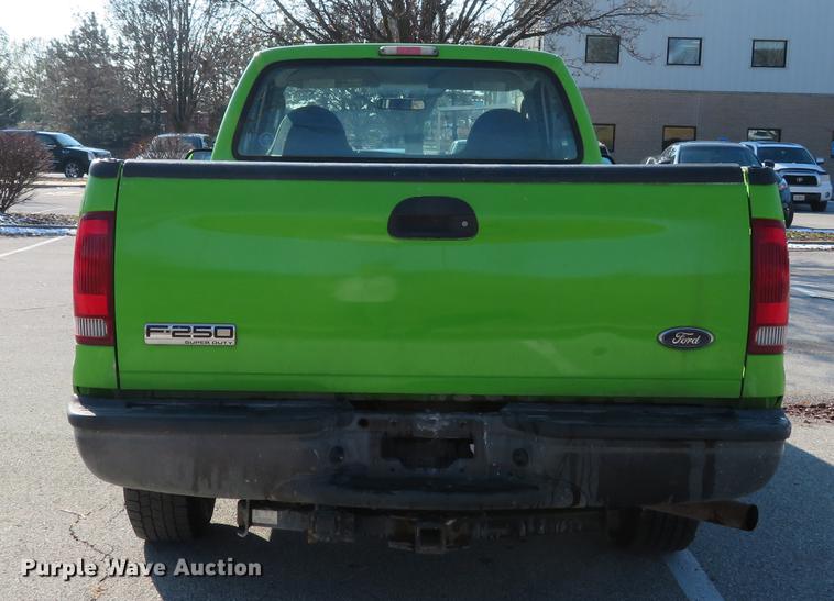 image for item DE5046 2006 Ford F250 Super Duty XL pickup truck