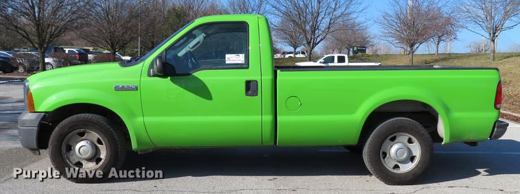 image for item DE5046 2006 Ford F250 Super Duty XL pickup truck