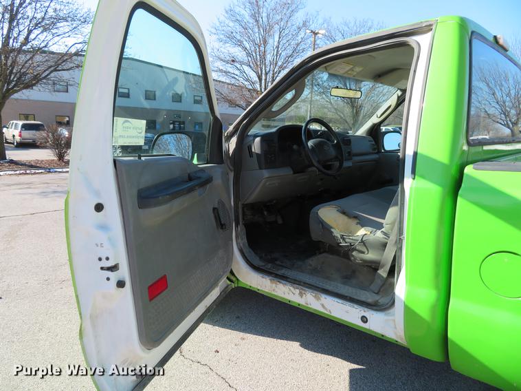 image for item DE5046 2006 Ford F250 Super Duty XL pickup truck