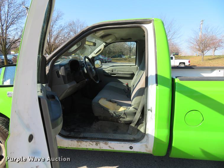 image for item DE5046 2006 Ford F250 Super Duty XL pickup truck