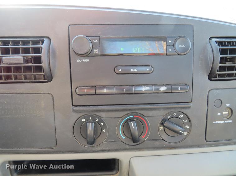 image for item DE5046 2006 Ford F250 Super Duty XL pickup truck