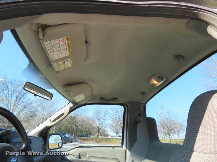 image for item DE5046 2006 Ford F250 Super Duty XL pickup truck