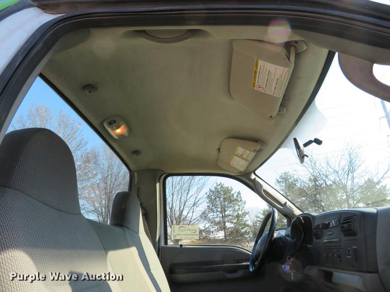 image for item DE5046 2006 Ford F250 Super Duty XL pickup truck