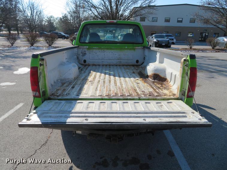 image for item DE5046 2006 Ford F250 Super Duty XL pickup truck