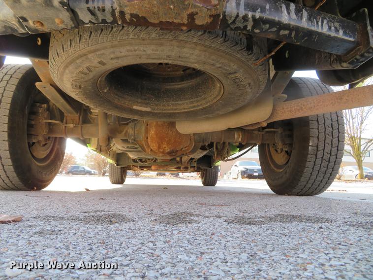 image for item DE5046 2006 Ford F250 Super Duty XL pickup truck