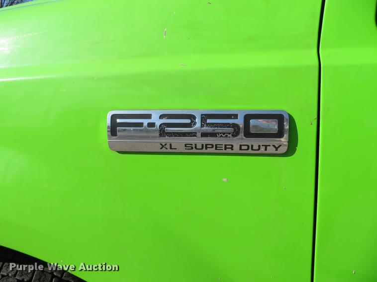 image for item DE5046 2006 Ford F250 Super Duty XL pickup truck