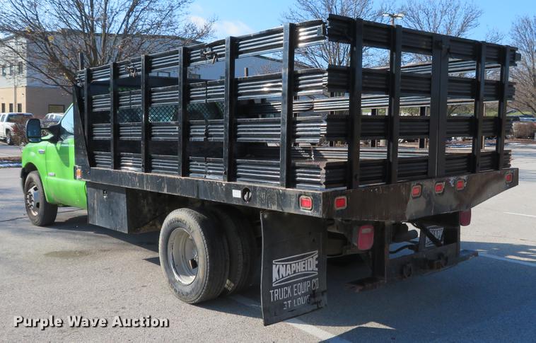 image for item DE5047 2007 Ford F350 Super Duty XL flatbed pickup truck