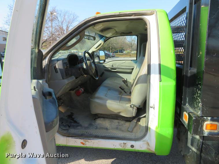 image for item DE5047 2007 Ford F350 Super Duty XL flatbed pickup truck