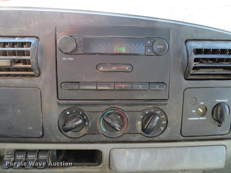 image for item DE5047 2007 Ford F350 Super Duty XL flatbed pickup truck