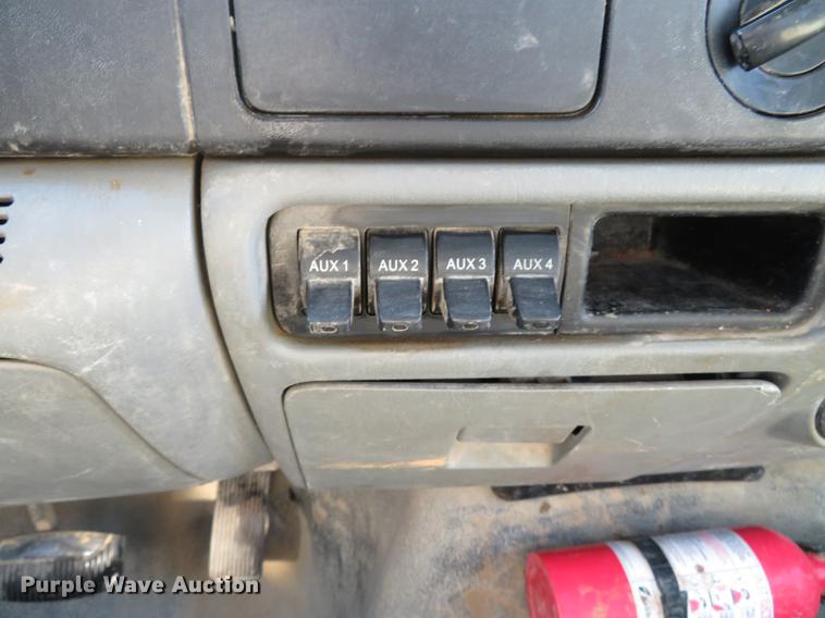 image for item DE5047 2007 Ford F350 Super Duty XL flatbed pickup truck